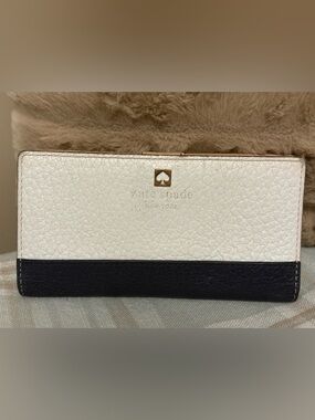 kate spade Two-Tone Leather Wallet - Cream and Black with Gold Accent